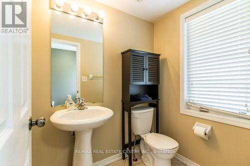 16 Newport Crescent, Hamilton, ON - Indoor Photo Showing Bathroom