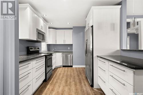 4115 2Nd Avenue, Regina, SK - Indoor Photo Showing Kitchen