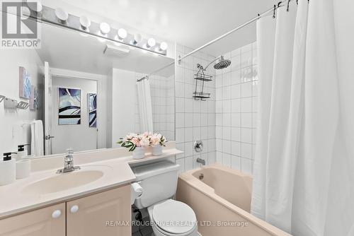 702 - 8 Lee Centre Drive, Toronto, ON - Indoor Photo Showing Bathroom