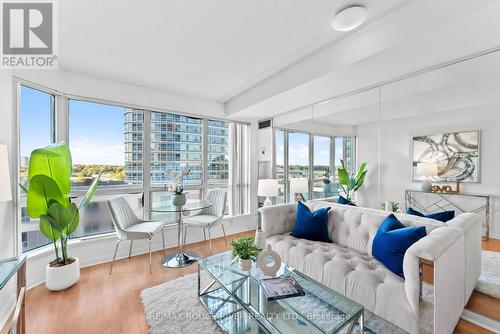 702 - 8 Lee Centre Drive, Toronto, ON - Indoor Photo Showing Living Room