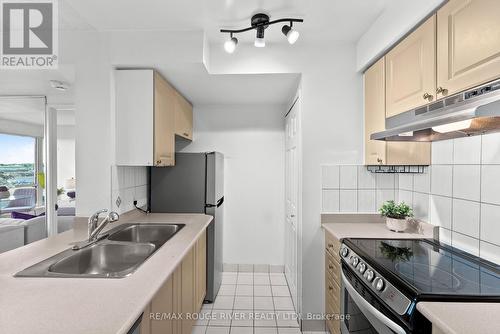 702 - 8 Lee Centre Drive, Toronto, ON - Indoor Photo Showing Kitchen With Double Sink