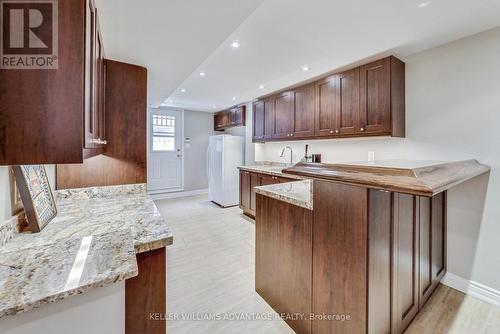 325 Buckingham Road, Newmarket, ON - Indoor Photo Showing Kitchen