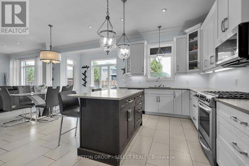 157 Jenna Drive, Strathroy-Caradoc (Ne), ON - Indoor Photo Showing Kitchen With Upgraded Kitchen