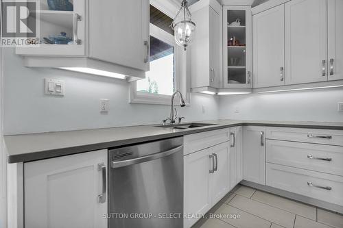 157 Jenna Drive, Strathroy-Caradoc (Ne), ON - Indoor Photo Showing Kitchen