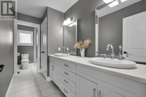 157 Jenna Drive, Strathroy-Caradoc (Ne), ON - Indoor Photo Showing Bathroom