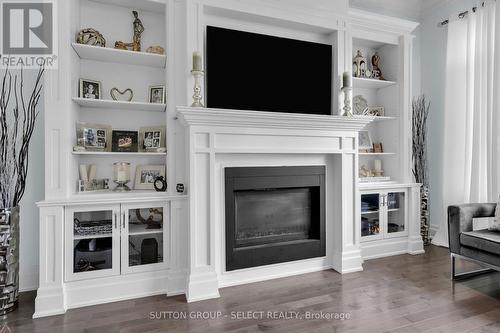 157 Jenna Drive, Strathroy-Caradoc (Ne), ON - Indoor Photo Showing Living Room With Fireplace