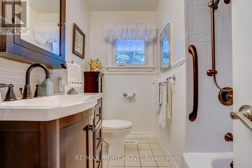 5 Dalton Crescent N, Orillia, ON - Indoor Photo Showing Bathroom