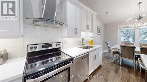 75 Fox Run, Barrie, ON - Indoor Photo Showing Kitchen With Stainless Steel Kitchen With Upgraded Kitchen