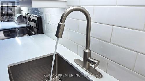 75 Fox Run, Barrie, ON - Indoor Photo Showing Kitchen