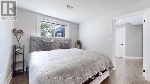 75 Fox Run, Barrie, ON - Indoor Photo Showing Bedroom