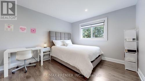 75 Fox Run, Barrie, ON - Indoor Photo Showing Bedroom