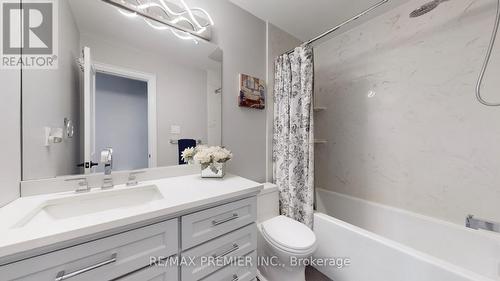 75 Fox Run, Barrie, ON - Indoor Photo Showing Bathroom