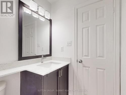 2555 Strathmore Crescent, Mississauga, ON - Indoor Photo Showing Bathroom