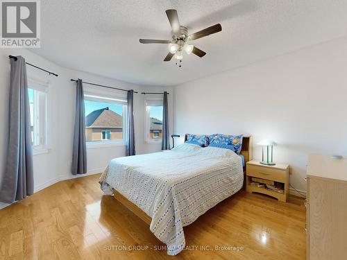 2555 Strathmore Crescent, Mississauga, ON - Indoor Photo Showing Bedroom