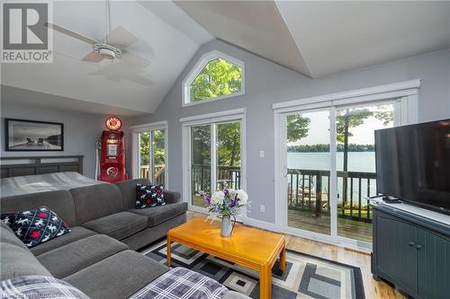 173 Macdonalds Road, Grey Highlands, ON - Indoor Photo Showing Living Room