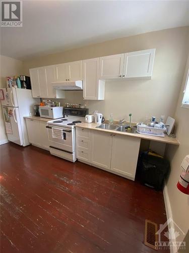 260,262,264 Bronson Avenue, Ottawa, ON - Indoor Photo Showing Kitchen With Double Sink