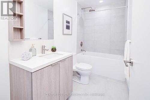 1806 - 2020 Bathurst Street, Toronto, ON - Indoor Photo Showing Bathroom