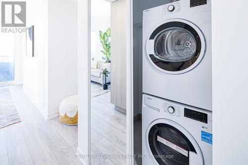 1806 - 2020 Bathurst Street, Toronto, ON - Indoor Photo Showing Laundry Room