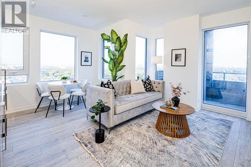 1806 - 2020 Bathurst Street, Toronto, ON - Indoor Photo Showing Living Room