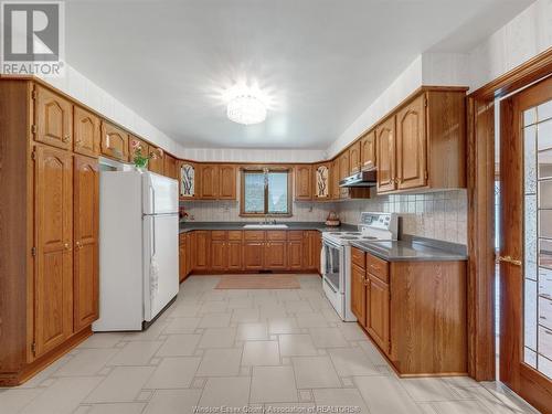 4155 Manning Road, Tecumseh, ON - Indoor Photo Showing Kitchen