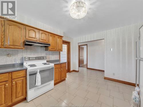 4155 Manning Road, Tecumseh, ON - Indoor Photo Showing Kitchen