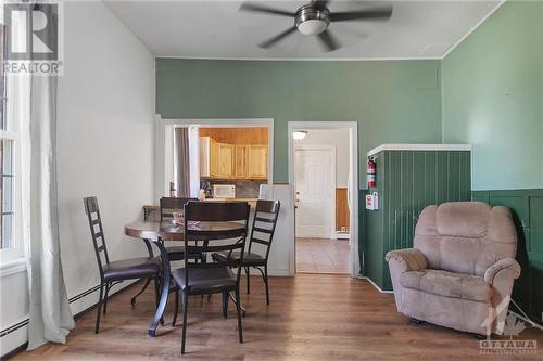 2083 Dundas Street S, Cardinal, ON - Indoor Photo Showing Dining Room