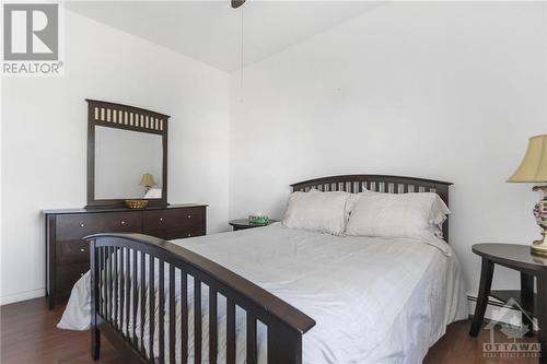 2083 Dundas Street S, Cardinal, ON - Indoor Photo Showing Bedroom