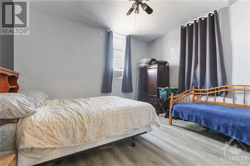 2083 Dundas Street S, Cardinal, ON - Indoor Photo Showing Bedroom