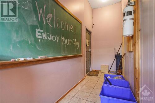 2083 Dundas Street S, Cardinal, ON - Indoor Photo Showing Other Room