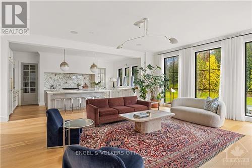 5808 Red Castle Ridge, Ottawa, ON - Indoor Photo Showing Living Room