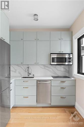 5808 Red Castle Ridge, Ottawa, ON - Indoor Photo Showing Kitchen