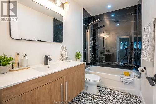 416 Indian Creek Road West, Chatham, ON - Indoor Photo Showing Bathroom