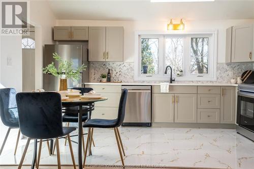 416 Indian Creek Road West, Chatham, ON - Indoor Photo Showing Kitchen