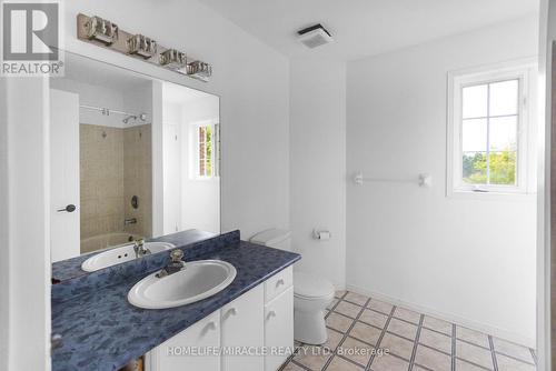 9 Hodgson Drive, Barrie, ON - Indoor Photo Showing Bathroom