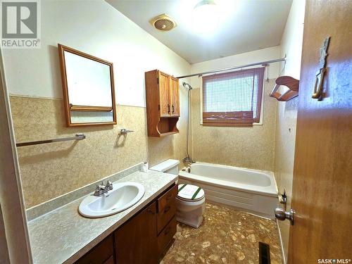 600 Railroad Avenue, Canwood, SK - Indoor Photo Showing Bathroom