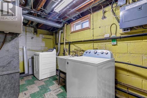 920 Roselawn Drive, Windsor, ON - Indoor Photo Showing Laundry Room