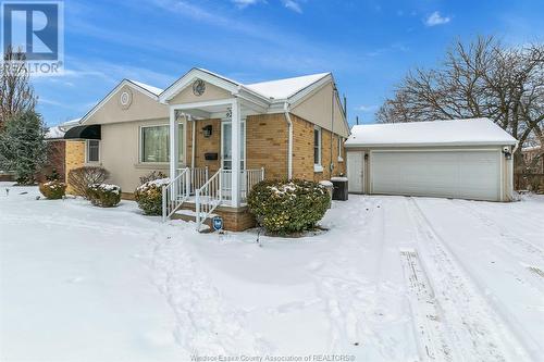 920 Roselawn Drive, Windsor, ON - Outdoor With Facade