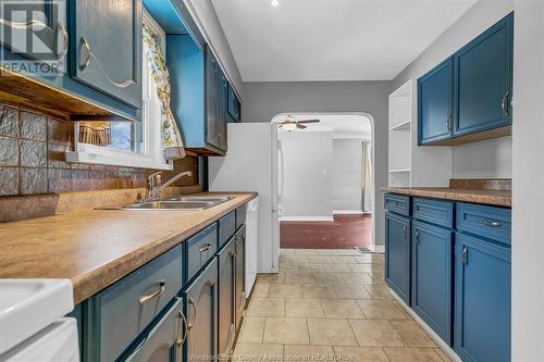 920 Roselawn Drive, Windsor, ON - Indoor Photo Showing Kitchen With Double Sink