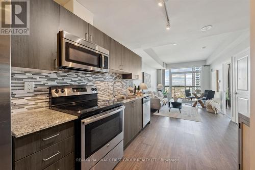 1403 - 1215 Bayly Street, Pickering, ON - Indoor Photo Showing Kitchen With Upgraded Kitchen