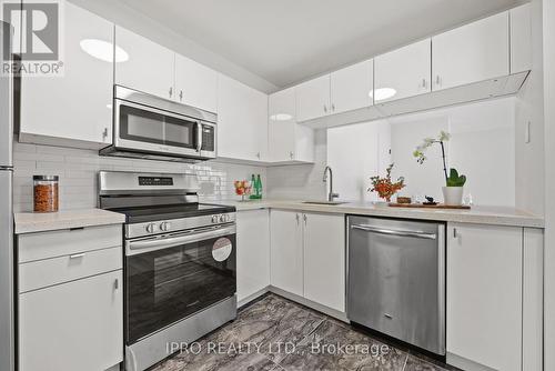 1815 - 4185 Shipp Drive, Mississauga, ON - Indoor Photo Showing Kitchen