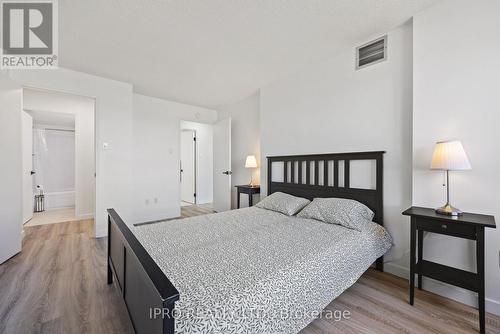 1815 - 4185 Shipp Drive, Mississauga, ON - Indoor Photo Showing Bedroom