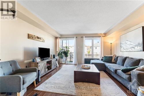 A - 573 Chapman Mills Drive, Ottawa, ON - Indoor Photo Showing Living Room