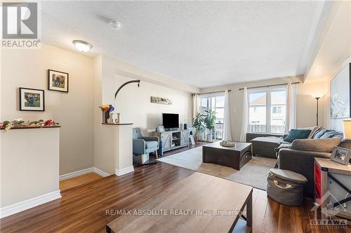 A - 573 Chapman Mills Drive, Ottawa, ON - Indoor Photo Showing Living Room