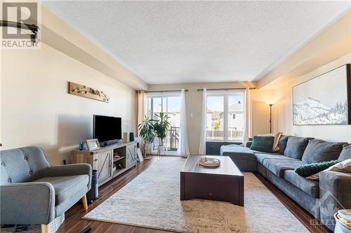 573A Chapman Mills Drive, Ottawa, ON - Indoor Photo Showing Living Room