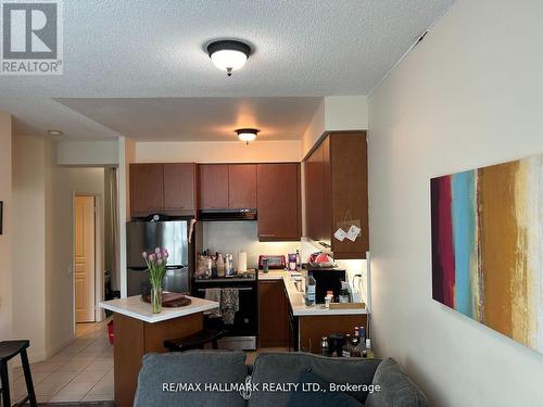 505 - 1121 Bay Street, Toronto, ON - Indoor Photo Showing Kitchen