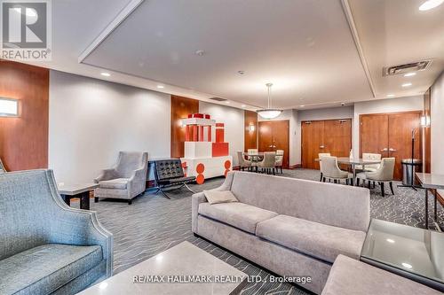 505 - 1121 Bay Street, Toronto, ON - Indoor Photo Showing Living Room