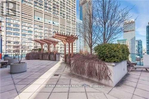 505 - 1121 Bay Street, Toronto, ON - Outdoor