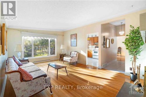 1348 Vancouver Avenue, Ottawa, ON - Indoor Photo Showing Living Room