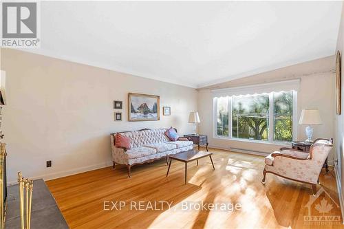 1348 Vancouver Avenue, Ottawa, ON - Indoor Photo Showing Living Room