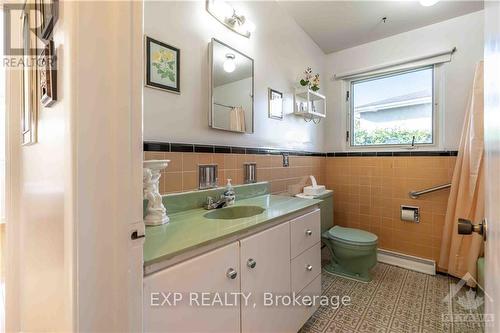 1348 Vancouver Avenue, Ottawa, ON - Indoor Photo Showing Bathroom